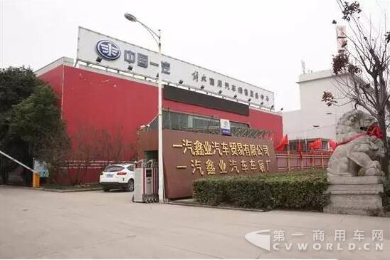 只卖国五重卡了 这家阜阳解放经销商咋这么牛.jpg