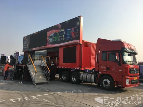 陕汽大篷车巡展活动车辆.jpg 陕汽大篷车巡展活动车辆.jpg