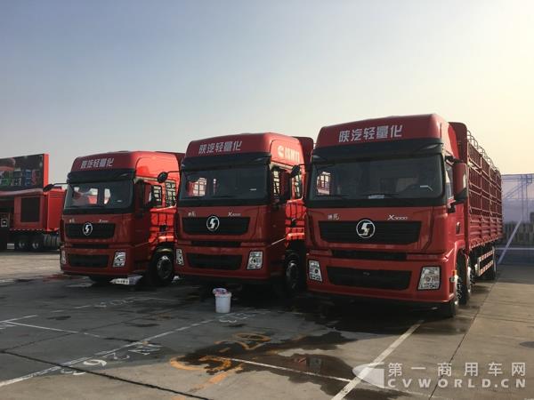 陕汽德龙X3000轻量化栅栏运输车2.jpg