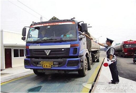 柳州重点整治大货车.jpg