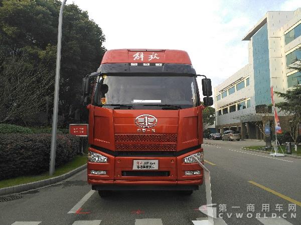 解放J6P 8X4绿通版载货车.jpg