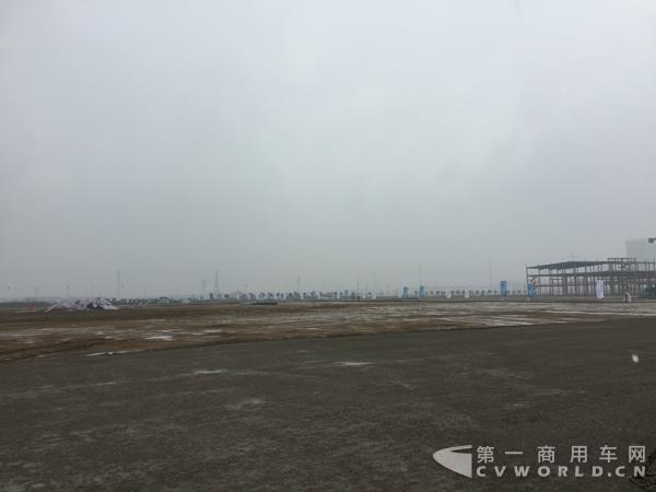 这块空地未来将成为上汽大通房车基地.jpg