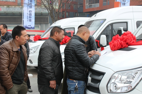 南京用户现场签单.jpg