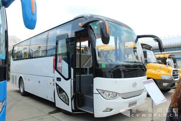 安凯HFF6909KD1E5B型客车 (2).jpg
