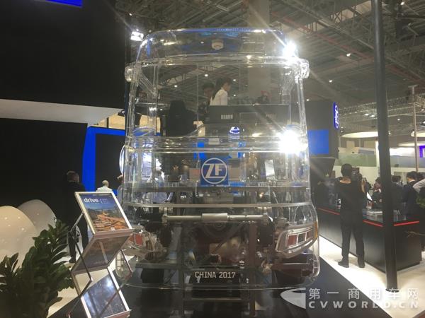 采埃孚重金打造的透明卡车，主要是为了展示采埃孚智能驾驶技术和无人驾驶技术6.jpg