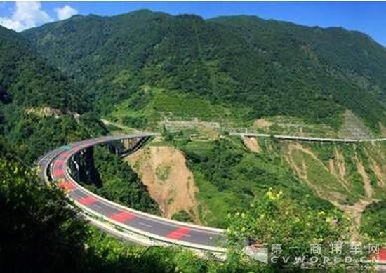 云南高速公路完成投资414.03亿元.jpg