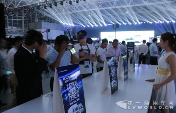 现场用户体验VR、模拟试驾.jpg