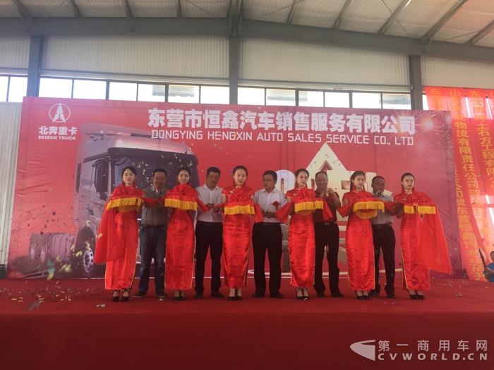 嘉宾为北奔新店开业剪彩 (3).jpg