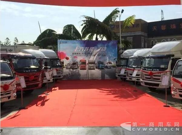 上汽跃进国V新品昆明上市 斩获82台订单3.jpg