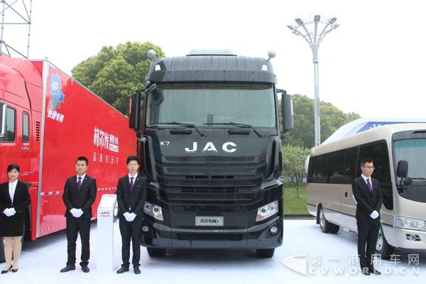 江淮品牌日全新亮相的格尔发K7重卡外观及内饰 (1).jpg