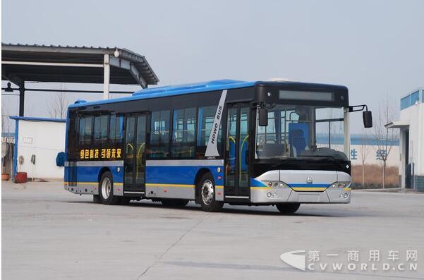 重汽与济南公交2569辆融资租赁合同签约2.jpg