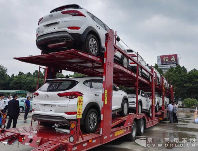 欧曼中置轴轿运车4.jpg