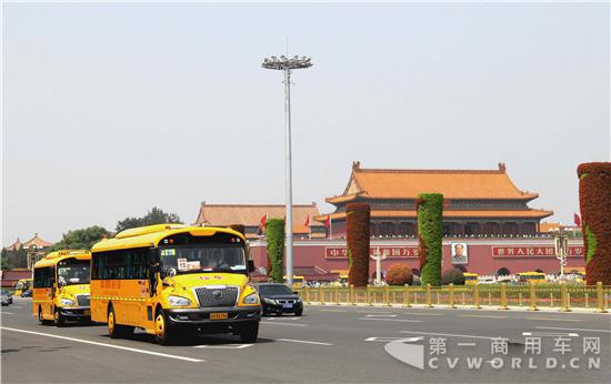 加拿大国际学校再购百辆宇通校车2.jpg