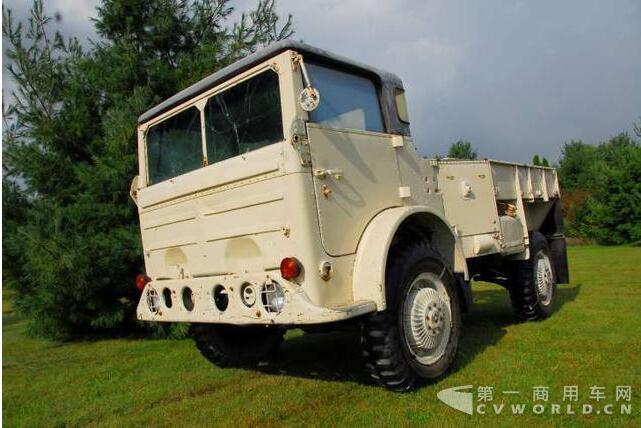 由于成本被军方淘汰的优秀卡车 1952款克莱斯勒T53 5.jpg