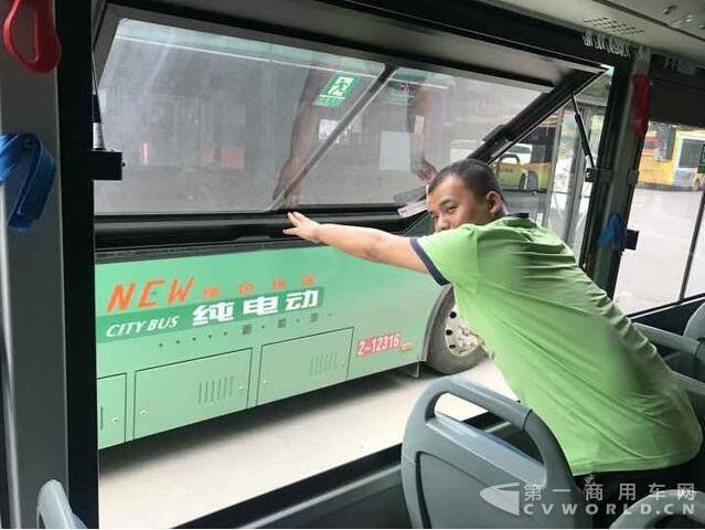 宇通公交车2.jpg