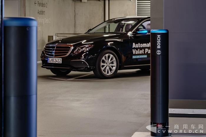 02_博世提供停车场智能基础设施，梅赛德斯-奔驰提供先进的汽车技术，二者完美配合得以实施无人泊车项目.jpg