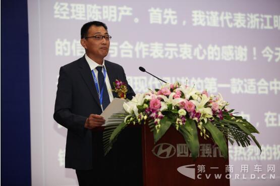 经销商代表发表讲话.jpg