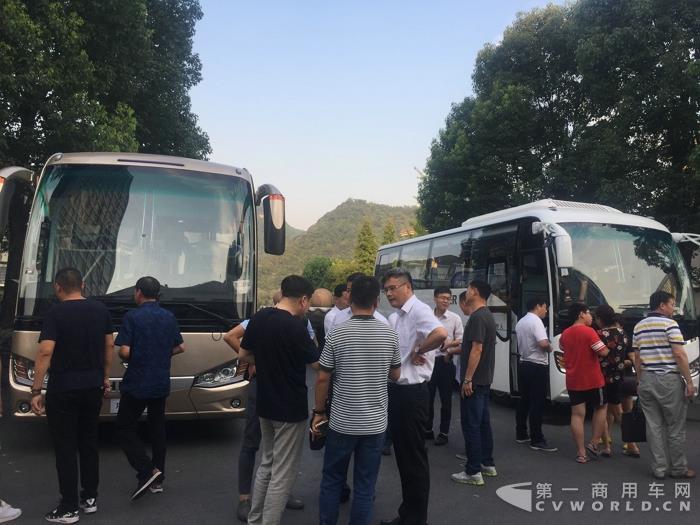 客运企业负责人参观海格客车.jpg