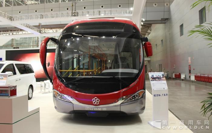银隆13.7米BRT纯电动公交车 (4).jpg