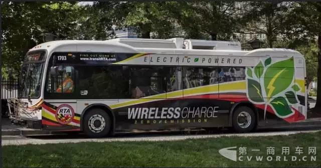　　比亚迪无线充电巴士在美国.jpg