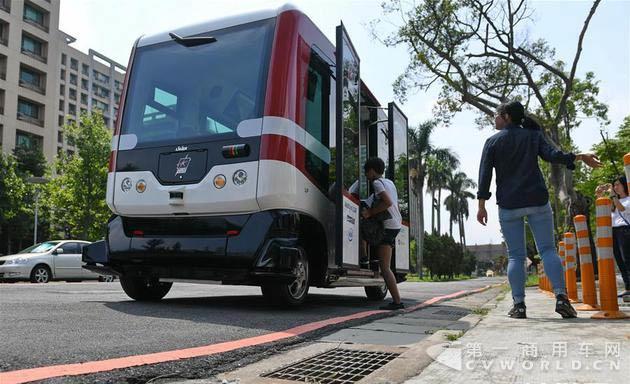 台湾无人驾驶巴士路测成功 拟扩大实测范围.jpg