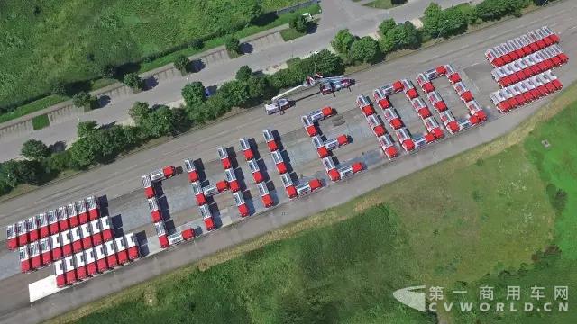 30米高空的交车，马基路斯向智利国家消防局交付100辆水罐消防车1.jpg