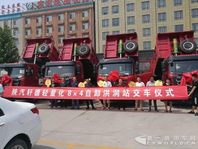 现场订车35辆 轩德轻量化王者自卸山西再放光彩.jpg