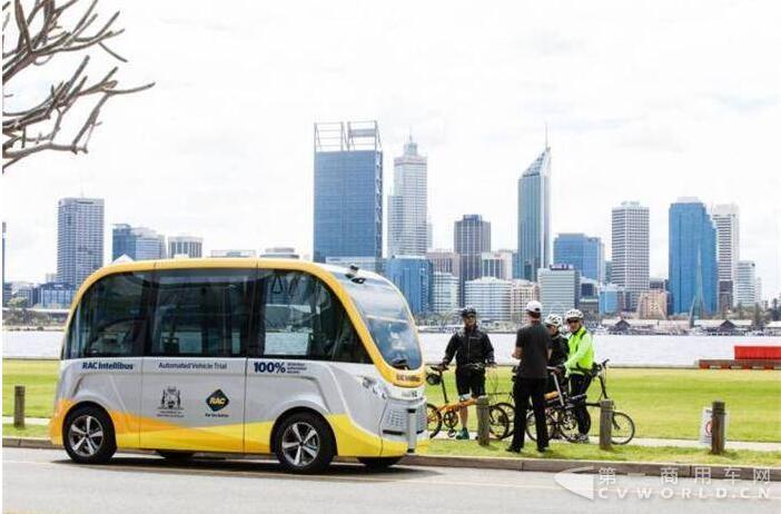 澳大利亚无人驾驶巴士开测已有一年.jpg