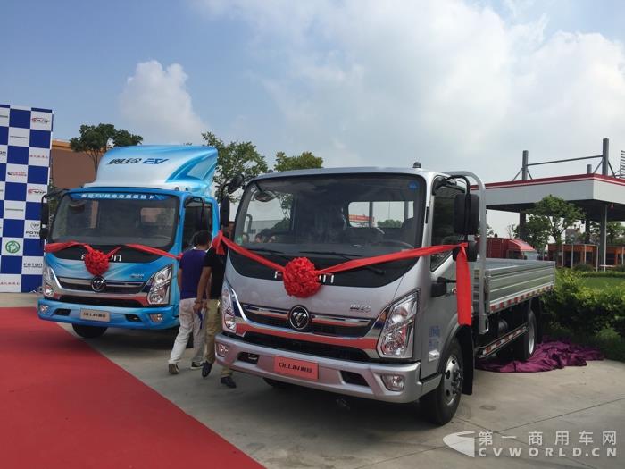 现场发布新车.jpg