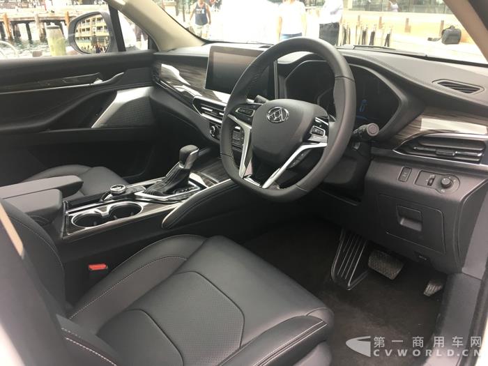 大通SUV D90  内饰.jpg