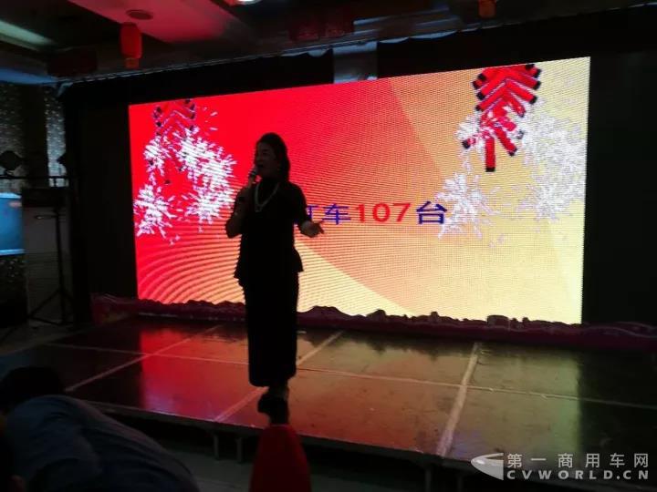 现场订单107辆 轩德轻量化王者自卸在山西上演卡车行业销售传奇.jpg