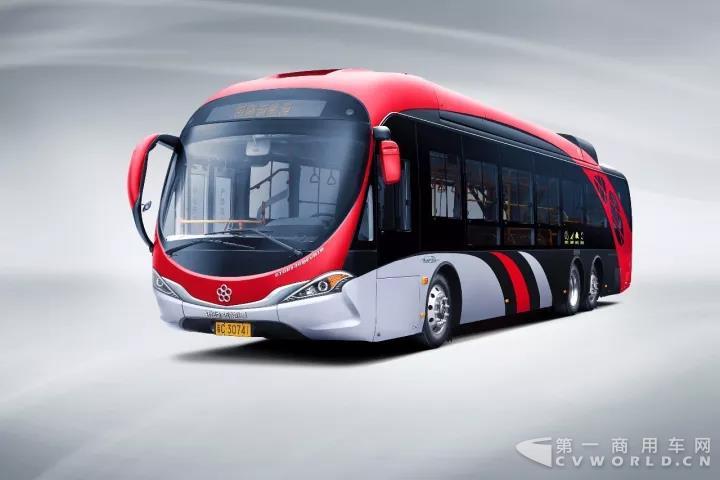银隆新能源成都产业园首台“18米纯电动BRT”正式下线7.jpg