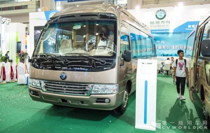 充氢5分钟、续航550公里，陆地方舟新型氢电混合燃料电池商用车在深圳发布1.jpg