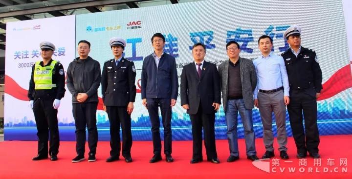 关注3000万人的每一次出行，安徽交警为“江淮平安行”站台2.jpg