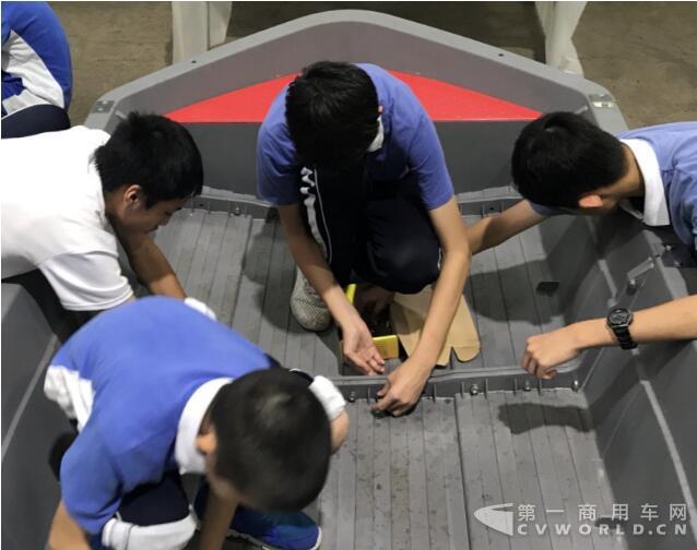 新能源清扫船研发制作中.jpg