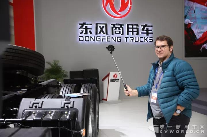关注东风商用车的国际友人.jpg