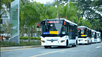 厉害了JAC！全球首批无人驾驶公交车在深圳投入运行1.gif