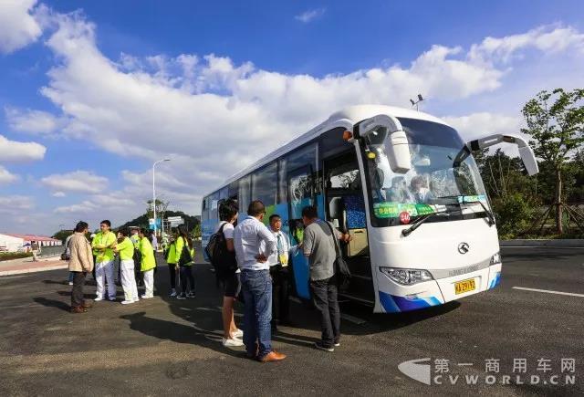 金龙客车545辆纯电动公交下线2.jpg