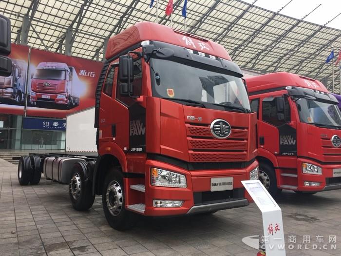 新J6P高顶排半载货车.jpg 新J6P高顶排半载货车.jpg