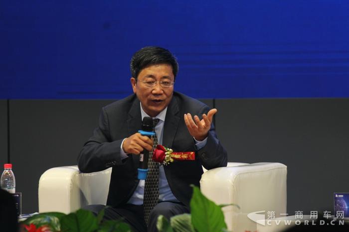 周晨重汽老总_窃窃私语周晨与李青(2)