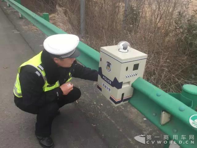 卡友注意，高速交警启动巡逻神器，开工第一天就查了50辆车！1.jpg