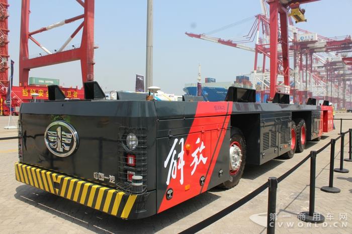 一汽解放全球首发的ICV(Inteligent Container Vehicle)港口集装箱水平运输专用智能车 (4).jpg