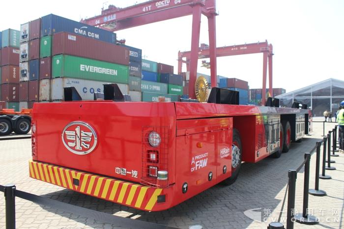 一汽解放全球首发的ICV(Inteligent Container Vehicle)港口集装箱水平运输专用智能车 (6).jpg