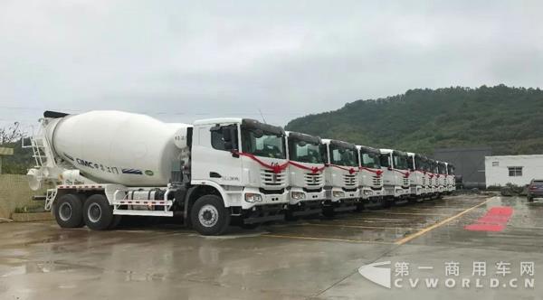 30台搅拌车惠州交车，“限时服务承诺”为用户保驾护航！4.jpg