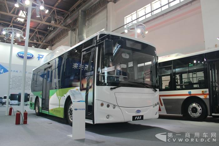 南京金龙F85氢燃料电池客车 (1).jpg