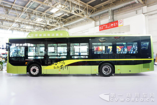 一级踏步 比亚迪2018款K8纯电动公交车亮点解析5.png