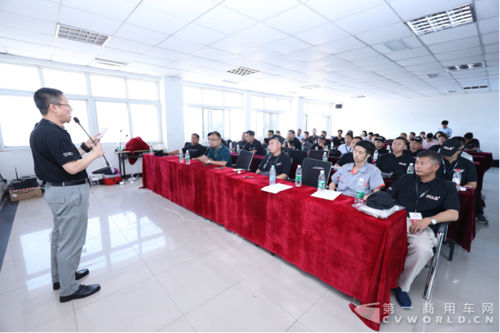 【新闻稿-定】助推危险品运输降本增效  2018中国高效物流卡车公开赛首站河南开赛1396.png
