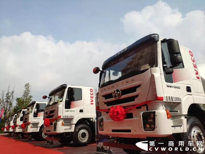 
10月23日，上汽红岩与中集瑞江共同发布了全新专用车品牌“红岩瑞江”，结合两者优势，强者更强，打造行业领军品牌。