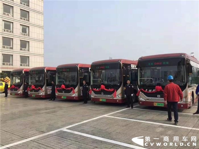 11月9日上午，济宁市首条氢燃料公交示范线路正式运行，继济南、潍坊、大同、聊城之后，中通氢燃料客车再下一城。