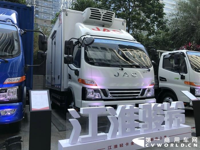 搭载安徽康明斯3.0L国六发动机的江淮骏铃V6
